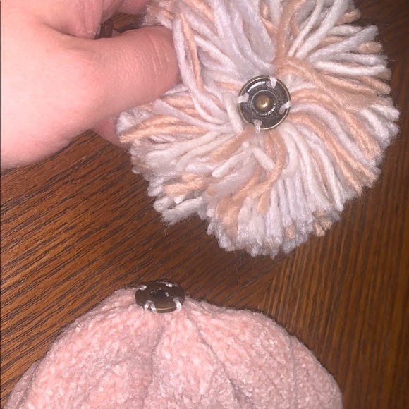 Vince Camuto Blush Pink Chenille Herringbone Knit Pom-Pom Beanie Toboggan Hat - Picture 6 of 6